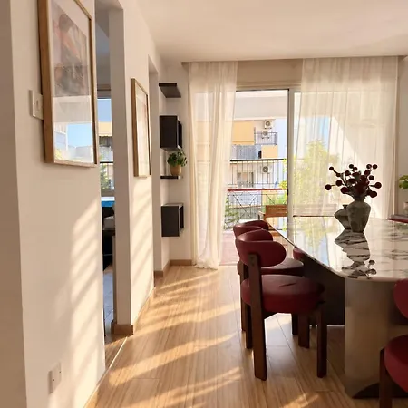 Apartment Refined Retreat - Flat With Pool Table *
