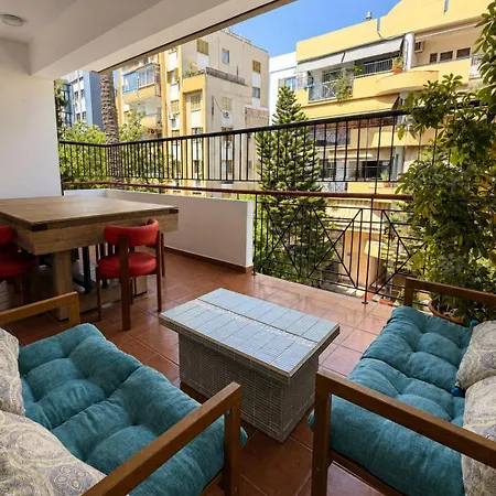 Apartment Refined Retreat - Flat With Pool Table *