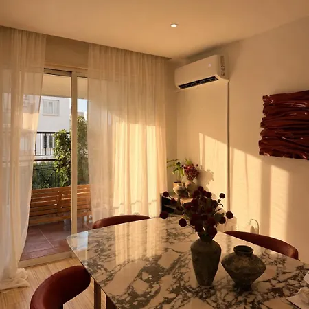 Apartment Refined Retreat - Flat With Pool Table Nicosia