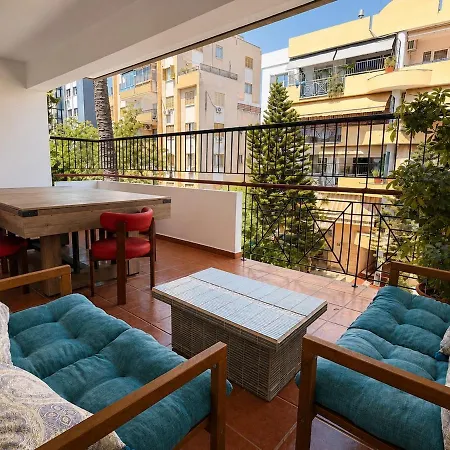 Refined Retreat - Flat With Pool Table Apartment Nicosia